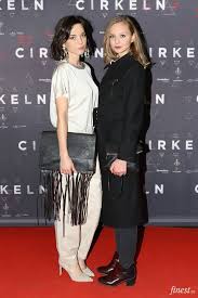 Marcus och david får besök av hedda stiernstedt som berättar om nya filmen min pappa marianne, mediebilden av sig själv och försöker hjälpa dem lokalisera kodjo. Hedda Stiernstedt Anna Astrom