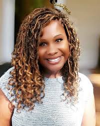 Lisa Chatlos's Instagram, Twitter & Facebook