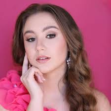 Deanna Faye Crowe (@_queend_official) • Threads, Say more