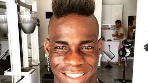Pia balotelli, the birthday party all pink for the daughter of raffaella fico (picture) for pia balotelli, the daughter of mario balotelli and raffaella fico, a birthday party all in pink for her 6 years (photos). Mario Balotelli Con La Figlia Pia In Campo Al San Paolo Donne Magazine