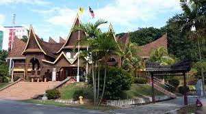 Even more interesting are the two wooden stilt houses outside, the istana ampang tinggi (1860s) and the rumah negeri sembilan, both transported and reconstructed. Mohd Faiz Bin Abdul Manan Muzium Negeri Sembilan