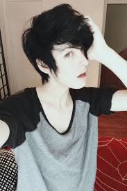 From short cuts to modern shags in a rainbow of hues, here are the 25 androgynous haircuts and styles we can't get enough of. Pixie Cut Androgynous Non Binary Haircuts Novocom Top