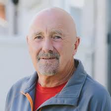 Legendary Welsh music, stage and screen entertainer Dewi 'Pws' Morris has  died