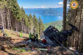 Es ist ein befreiendes und dennoch faszinierendes gefühl, die blicke vom monte mottarone schweifen zu lassen. Q Gimnnobaowdm