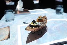 Jautienos antrekotas su grybų kremu, keptais rudaisiais pievagrybiais, morkytėmis, brokoliais ir vištienos sultinio padažu. Le Petit Chef Elements Trec Kl I Come I See I Hunt And I Chiak