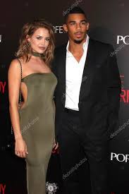 According to wikipedia, evander is a professional ice hockey left winger, who plays for the san jose sharks team in the national hockey league (nhl). Stockfotos Evander Kane Bilder Stockfotografie Evander Kane Lizenzfreie Fotos Depositphotos