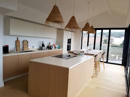 Voici nos cuisines rustiques et modernes. Cuisine Beige Et Bois Gallery Cuisine Beige Cuisine Bois Clair Parquet Cuisine