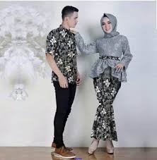 Contoh teks naskah pranata cara / mc acara lamaran dalam bahasa jawa. Kompak Di Momen Spesial Dengan Baju Couple Bareng Keluarga Yuk Moms