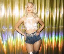 Zara larsson är en av sveriges största popartister. Swedish Pop Star Zara Larsson Says You Can Be A Sexy Feminist Dallas Observer