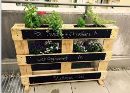 Dein Paletten Krautergarten Fur Den Balkon Haus Und Garten Garten Palettengarten