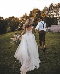 Gorgeous Wedding Shot Of Bride And Groom Running Wedding Pics Bride Wedding Photography Poses