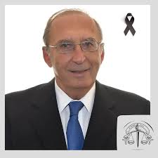 El Colegio de Magistrados y Funcionarios de la Provincia de Santa Fe  lamenta profundamente el fallecimiento del Dr. Jorge W. Peyrano, ex vocal  de la Cámara Civil y Comercial de la ciudad