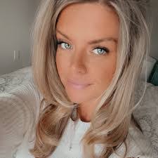 Rachel Hawley's Instagram, Twitter & Facebook