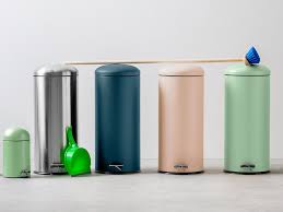 Poubelle automatique ou de tri sélectif ? 12 Poubelles De Cuisine Qui Ne Font Pas Tache Dans Le Decor Poubelle Design Poubelle Cuisine Poubelle
