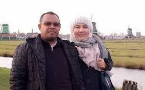 Born in banting, selangor, malaysia, zulfahmi made his debut in the 125cc world championship at the 2009 malaysian grand prix where he finished 20th. Khairuddin To Sue Portal Over Old Holiday Snapshot Asia Newsday
