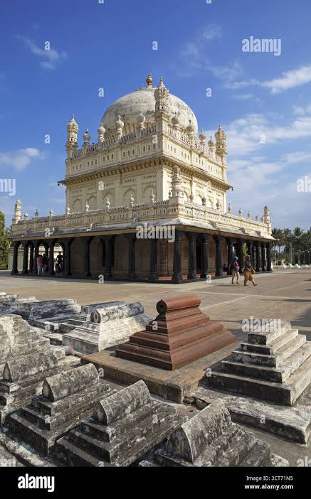 Gumbaz or mausoleum of Tipu Sultan and his family, Srirangapatna, Karnataka, India Stock Photo - Alamy