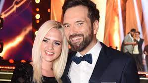 Manchmal wird sie als sarah knappik angesprochen, ihren richtigen nachnamen sarah knappik und ingo nommsen sind kein paar mehr. Sarah Knappik Bestatigt Sie Hiermit Ihre Neue Beziehung