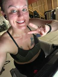 30 min Workout✓ 4 miles done. Got to keep moving 🏋️🏃🏻‍♀️