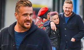Jason segel reacts to sexiest man alive snub. Jason Segel Cuddles With Photographer Girlfriend Alexis Mixter On Loved Up New York Stroll Daily Mail Online