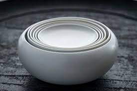 茅乃舎ノ道具】大人気で品薄状態の「応量器」に新色の墨が誕生！ 僧侶の食卓から生まれた無駄のない美しさが素敵！ | LEE