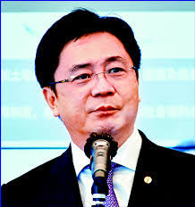 Pui Leung's Instagram, Twitter & Facebook