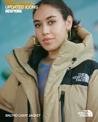 THE NORTH FACEが50年以上の歴史の中で生み出してきた定番アイテムを、NY在住のクリエイター達と共に紹介します。 Bella Rojas  Bauso wears Nuptse Jacket and Baltro Light Jacket in NY. ベラ・ロジャス・バウソ