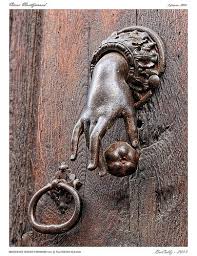 не лает не кусает а в дом не пускает Pin On Knobslocksknockers Beyond