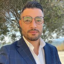 L'assessore Carmelo Romeo chiarisce, in un commento sui social, le spese  relative al Natale 2024 "La previsione di spesa per il Natale non è stata  di 4 milioni di euro, ma di