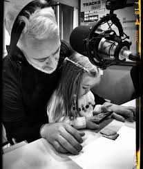 La noticia la dio a conocer su amigo y colega cayetano, en el ciclo radial perros de la calle. La Hija De Andy Kusnetzoff Esta Grande Y Divina La Ultima Vez Que Le Vimos La Carita Tenia Un Ano Mira Como Luce Ahora Eltrece