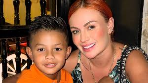 Sara Uribe muy emotiva con tierno regalo de su hijo