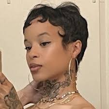 Kayla Irwin's Instagram, Twitter & Facebook