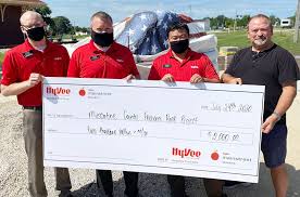 Hy-Vee makes $2,000 Freedom Rock donation