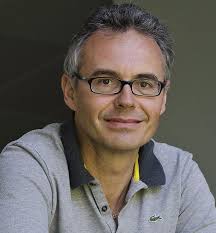 Ezagutzen ez ditugun materiaren beste egoerak esploratzeak bereziki  erakartzen nau"