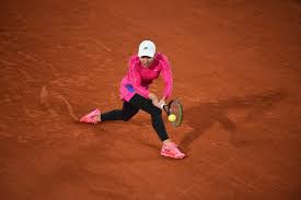 Meciul de marţi, dintre simona halep şi eugenie bouchard, a pus faţă în faţă două tinere jucătoare, aflate în plină ascensiune. Presa InternaÈ›ionalÄƒ ReacÈ›ii DupÄƒ Victoria EntuziasmantÄƒ A Simonei Halep La French Open Spotmedia Ro