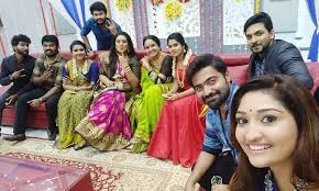 Aranmanai Kili Serial Wiki Cast Crew Hero Heroine Names Vijay Tv Baakiyalakshmi #vijaytv #vijaytelevision #redefiningentertainment #starvijaytv #starvijay #tamiltv #bhagyalakshmi. aranmanai kili serial wiki cast crew