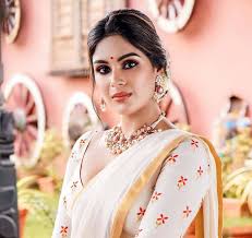 Ck padmakumar and m dileepkumar produced the film. Samyuktha Menon Biography Wiki Age Family Husband Movies