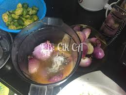Goreng sampai layu, tapi jangan garing. Cara Cara Buat Sambal Belacan Yang Padu Sedap Tahan Lama