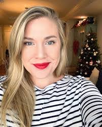 Elsa Massey's Instagram, Twitter & Facebook