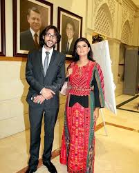 الاعلامي محمد العشي والاعلامية علا الفارس Fashion Clothes Saree