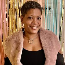 Leslie Eaton's Instagram, Twitter & Facebook