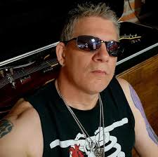 BRENT HINDS has left Mastodon! After co-founding the band and 25 years of  work, Brent is out and the band will be continuing on. All the best to him  and the band!