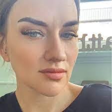 Amanda Darrah's Instagram, Twitter & Facebook