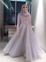 Dirinya cukup piawai dalam merancang aneka model busana muslim dengan desain yang modis dan modern. Bridesmaid Inspirasi Sungkar Shireen Sungkar Zaskia Hijab Baju Ala Daninspirasi Baju Br Muslimah Wedding Dress Hijab Dress Party Muslim Fashion Dress