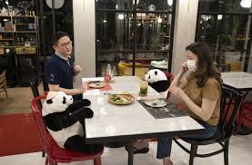 Maßnahmen des infektionsschutzes für schüler*innen, lehrer*innen, betreuungskräfte und weitere mitarbeiter*innen der regenbogenschule satrup. Coronavirus Und Gastronomie So Sieht Abstand Im Restaurant Aus Politik Stuttgarter Zeitung