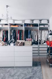 Ankleideraum Planen Einrichten Und Gestalten Ankleidezimmer Ideen Begehbarer Kleiderschrank Ikea Pax Pla In 2020 Closet Layout Dressing Room Design Walk In Closet Ikea
