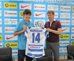Сначала дважды выводит сапату на ударную позицию. Oficialno Ruslan Malinovskij Igrok Fk Sevastopol Fk Sevastopol