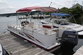 Presented are details on houseboat rentals available in and near pyramid lake. Deck Boat Hurricane Smith Mountain Lake Captains Quarters