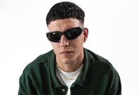 Miguelle & Tons Music & Downloads