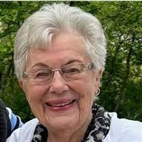 Lori Eder's Instagram, Twitter & Facebook