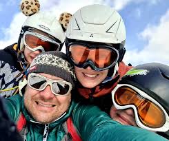 How to fix thoroughbred's saddle issues and biting problem?